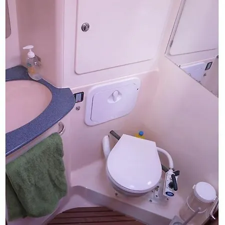 보트호텔 Boat In *